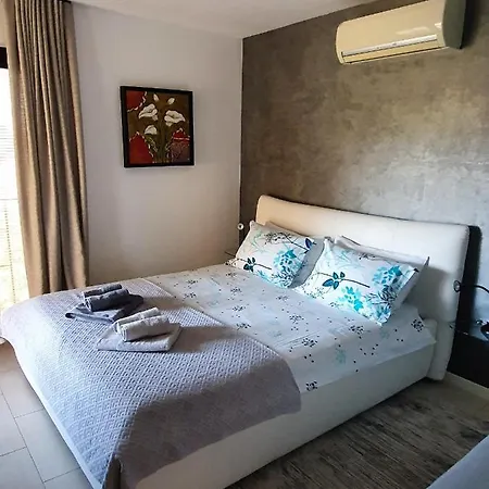 Lucia Exclusive With Parking In The Garage Apartment Porec Exterior photo